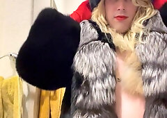 Furry wench plays in ebony fox yiff coat