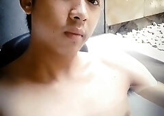 Afrizal ramadhan cowok ganteng mandi santai