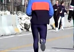 Candid street video of the hot amateur runner 08q