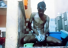 Wash the filth and shampoo while taking a bathtub