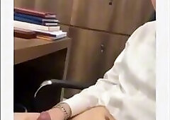 Vietnam - A trai văn phòng lộ clip chat sex với gái