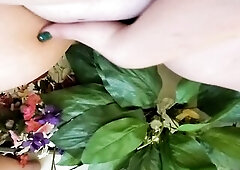 Void urine cleaning some dusty fake flowers