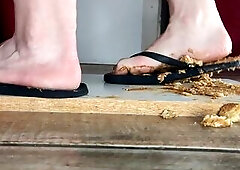 CRUSH A CAKE , FOOD CRUSH WITH FEET