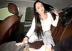 Mall pickup ends with risky public blowjob in car