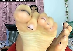 Toe Spread & Dirty Talk – Classic Colombiana Foot Tease