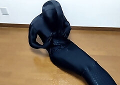 Abandoned By Zentai Stepmommy Who Cant Take It Off On Its Own