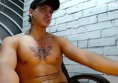 Colombian Muscle Hunk Jerking
