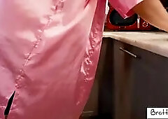 Provocative MILF Screams with Pleasure as She Climaxes all Over Stepson's Hard Cock S9:E5