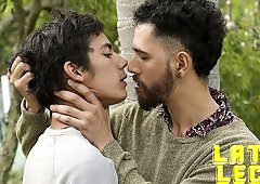 Beach bums Duno and Felix fucking outdoors