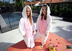 Two Bunnies, One Knob 1 - Alice Mer