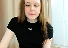 Brunette Tranny jerking in hard dick in solo Webcam