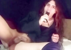 Diivampy teaches self-fucking with a big black dildo while handballing