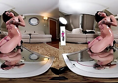 Acrobatic Latina - Mirror