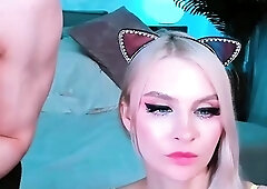 Amateur blonde babe masturbates on cam