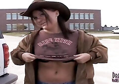 Dakota disrobes undressed in Iowa!